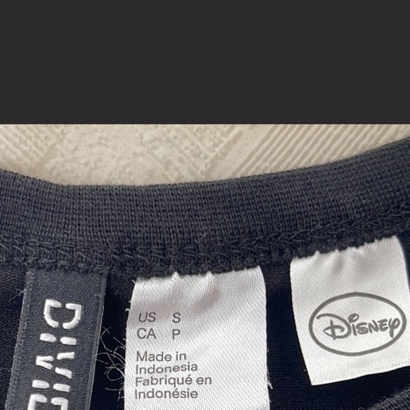 ❤️ DIVIDED Daisy Duck Shirt Size S - Picture 2 of 2